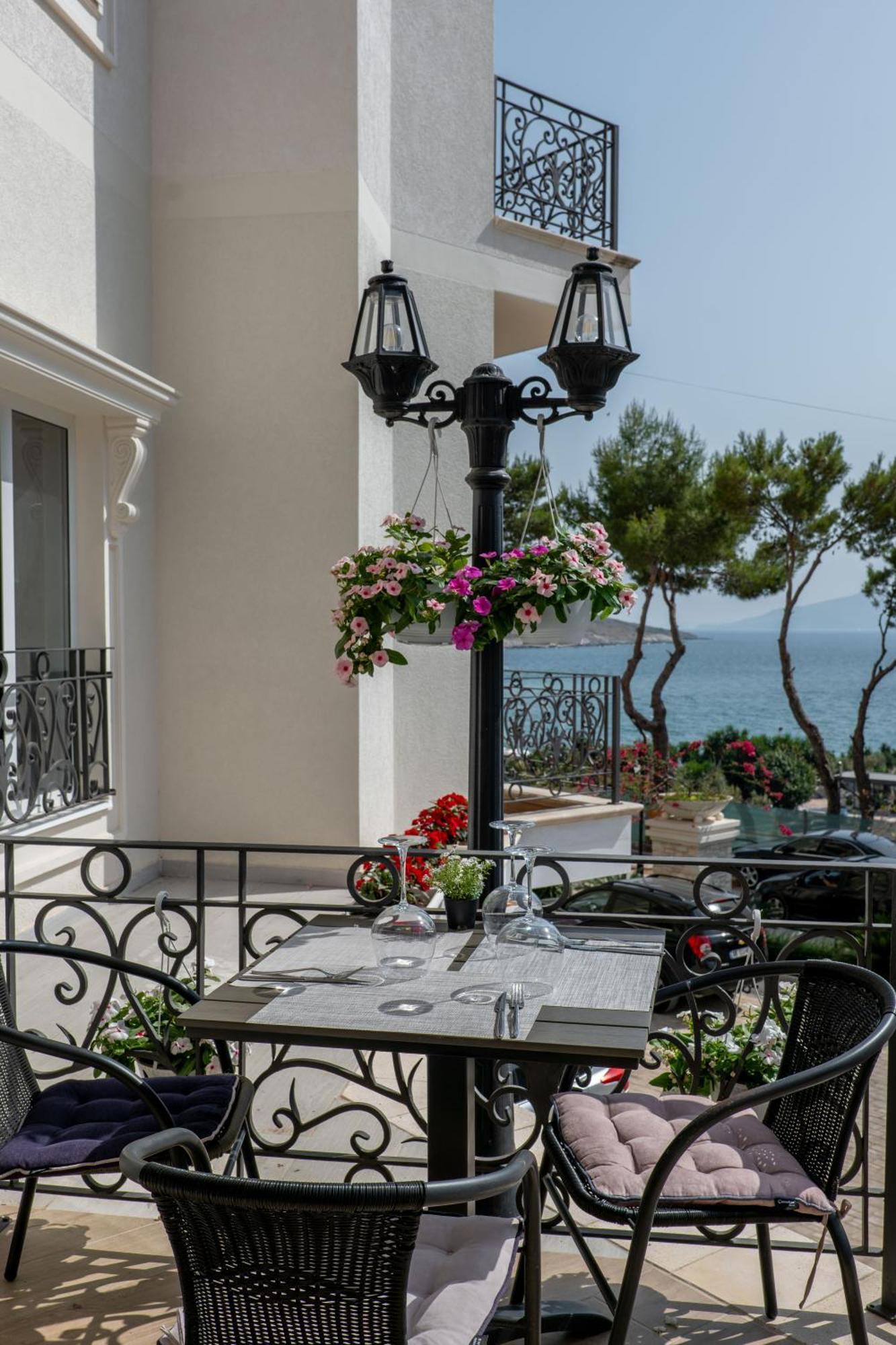 Ami Mar Hotel Sarandë Exteriör bild