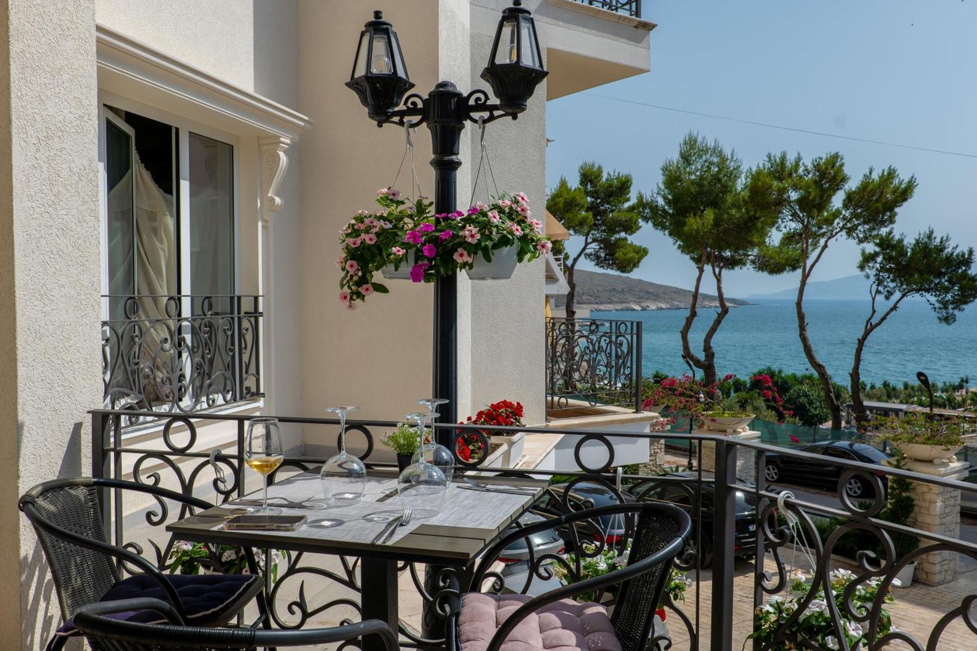 Ami Mar Hotel Sarandë Exteriör bild