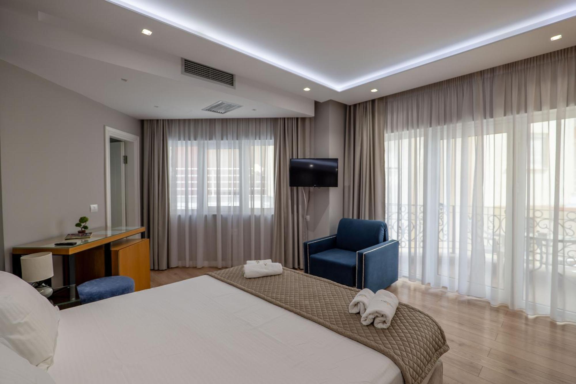 Ami Mar Hotel Sarandë Exteriör bild