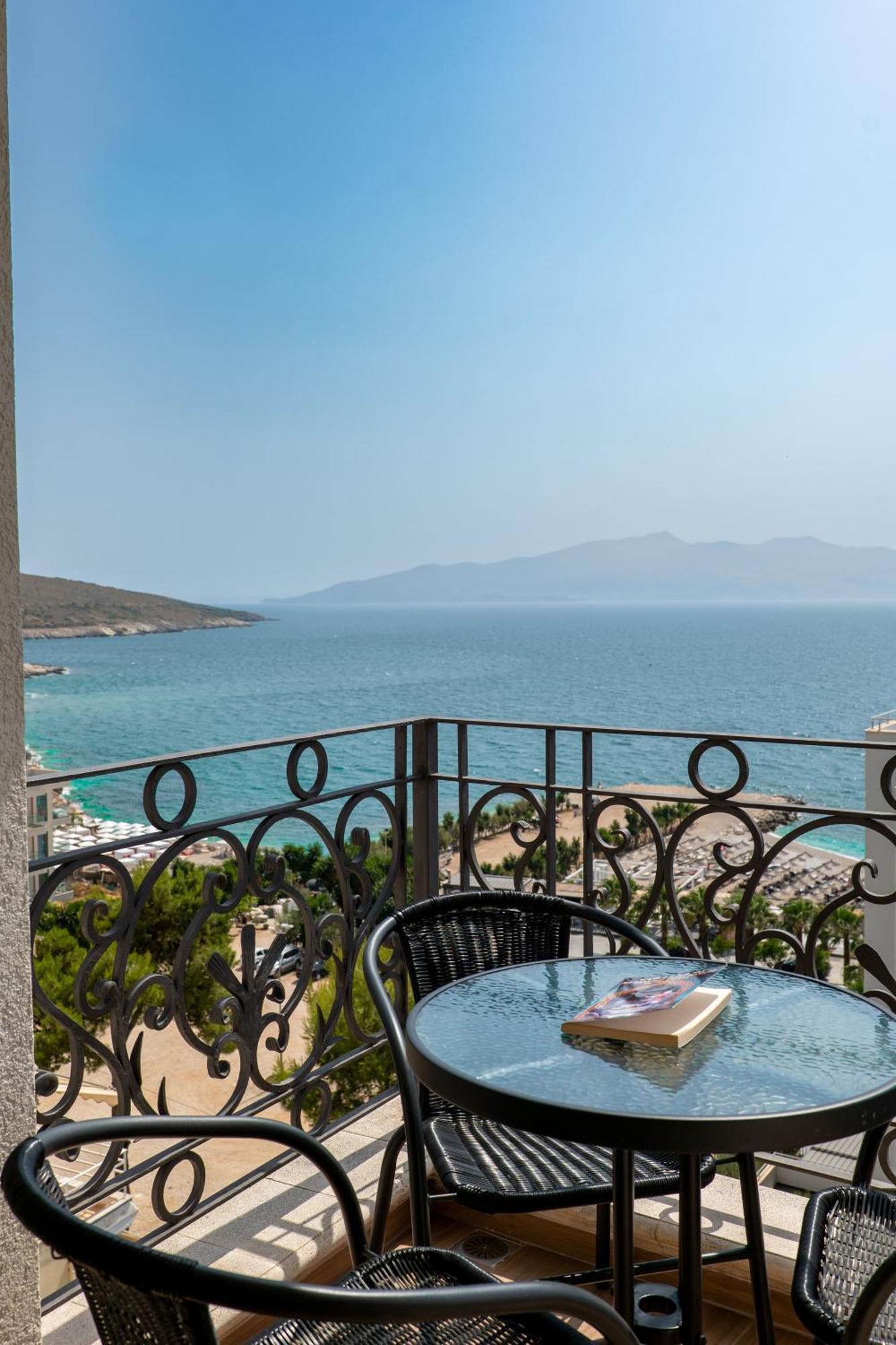 Ami Mar Hotel Sarandë Exteriör bild