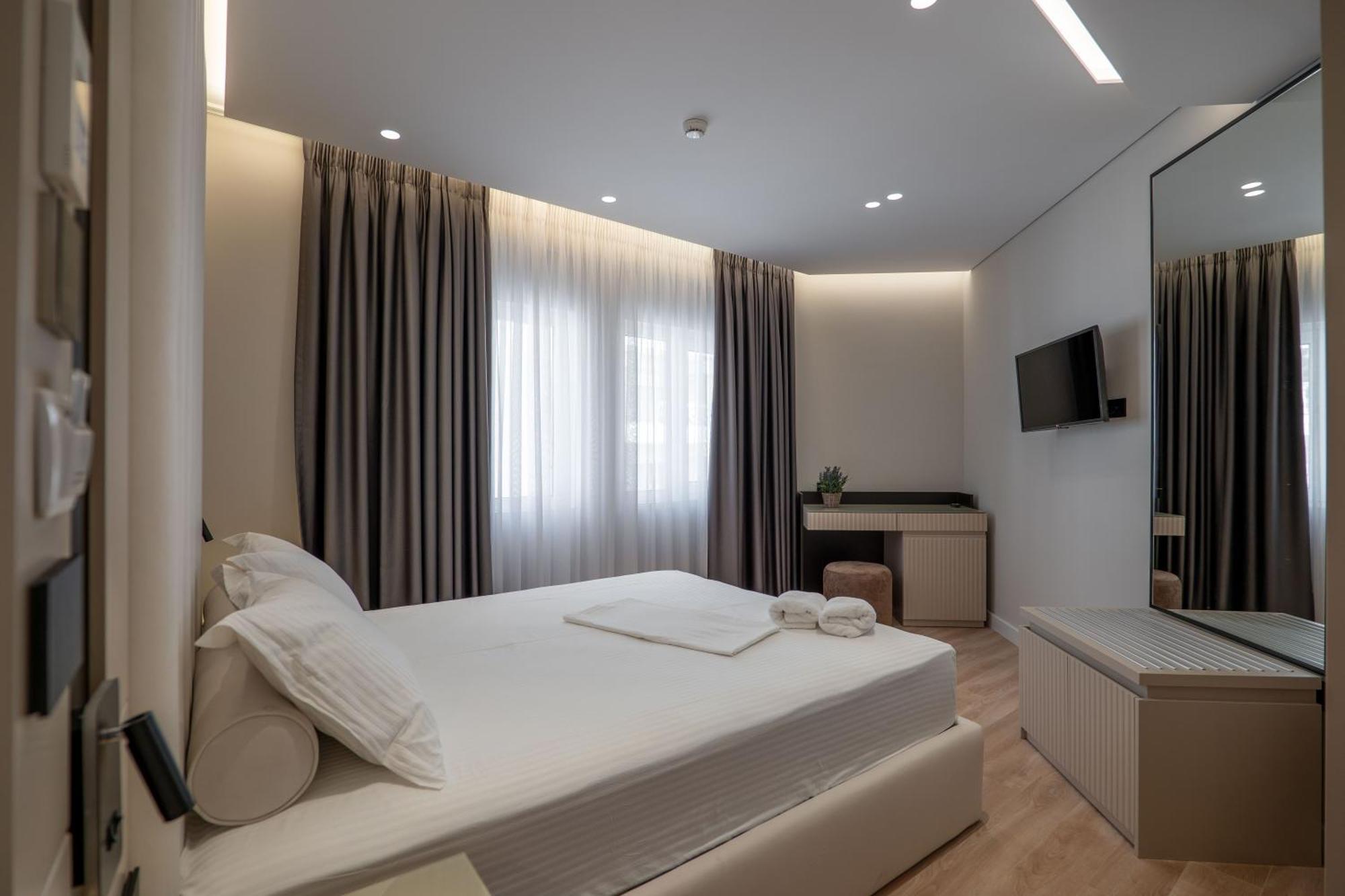 Ami Mar Hotel Sarandë Exteriör bild