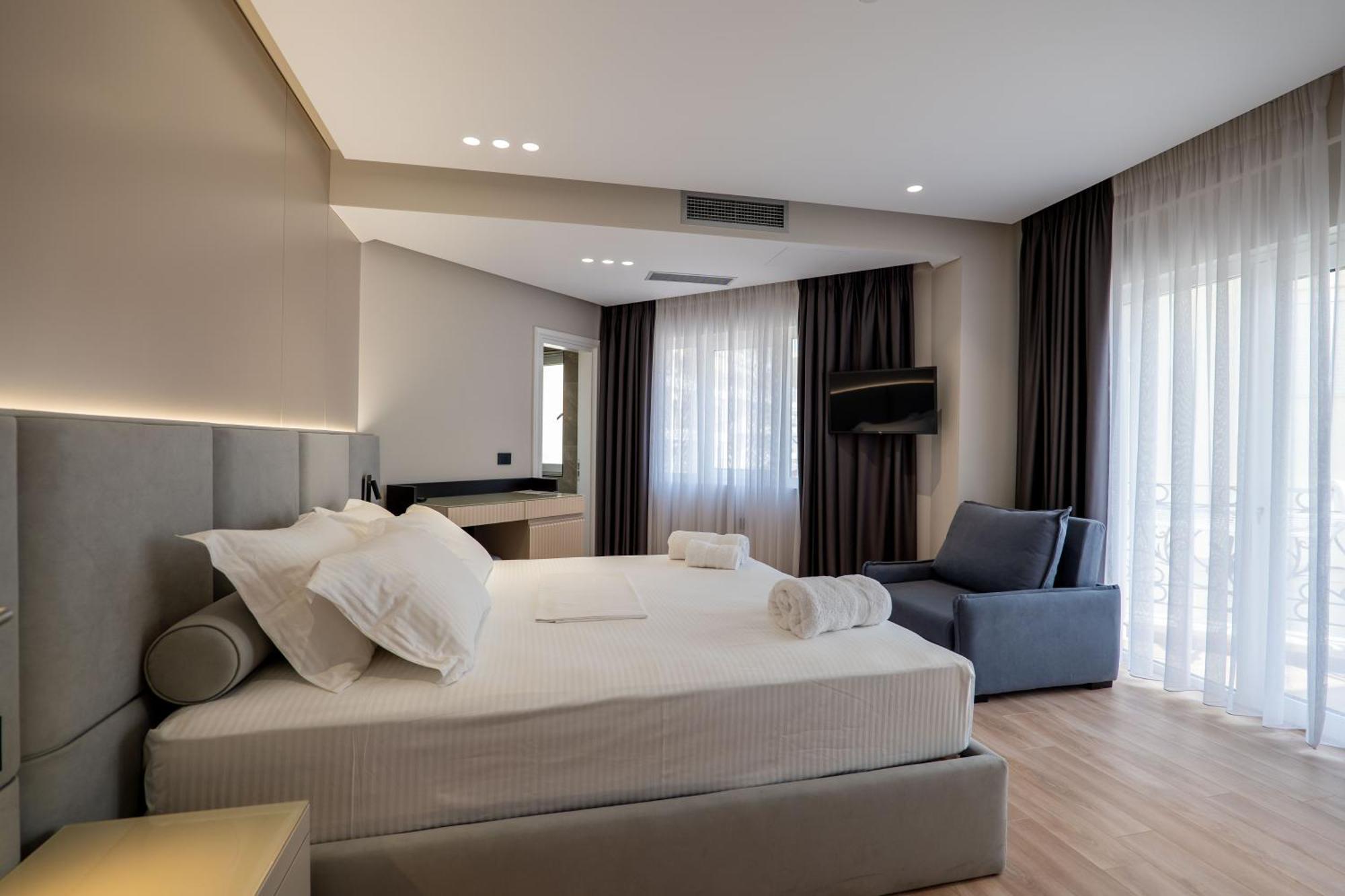 Ami Mar Hotel Sarandë Exteriör bild