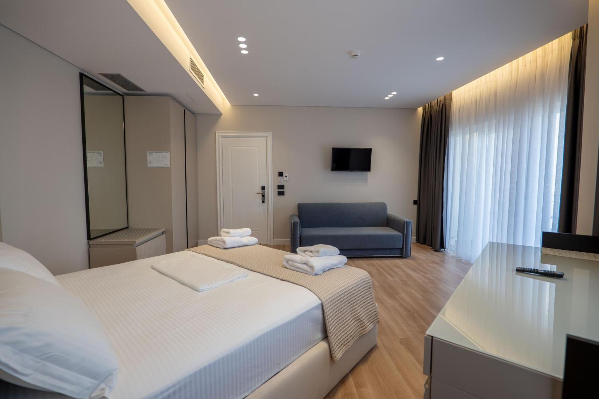 Ami Mar Hotel Sarandë Exteriör bild