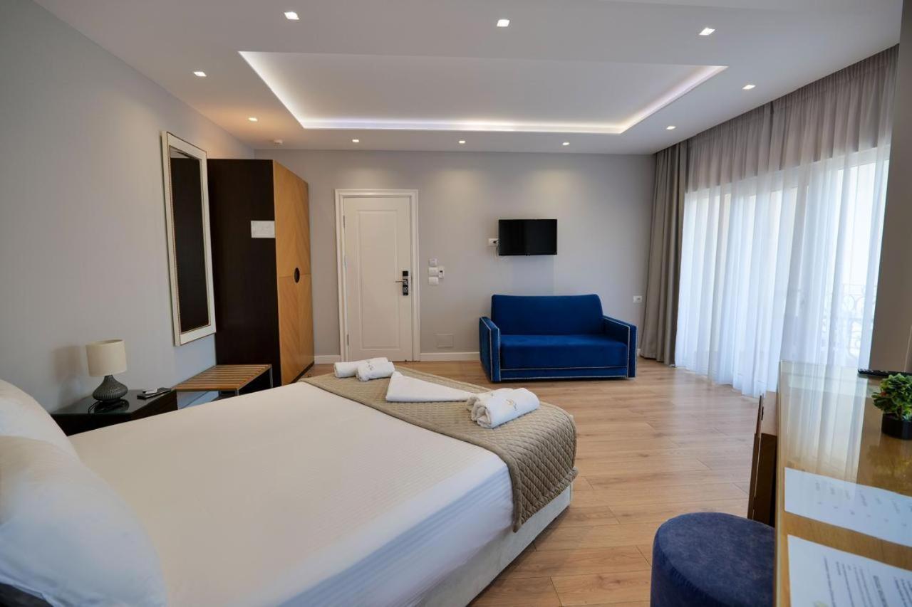 Ami Mar Hotel Sarandë Exteriör bild