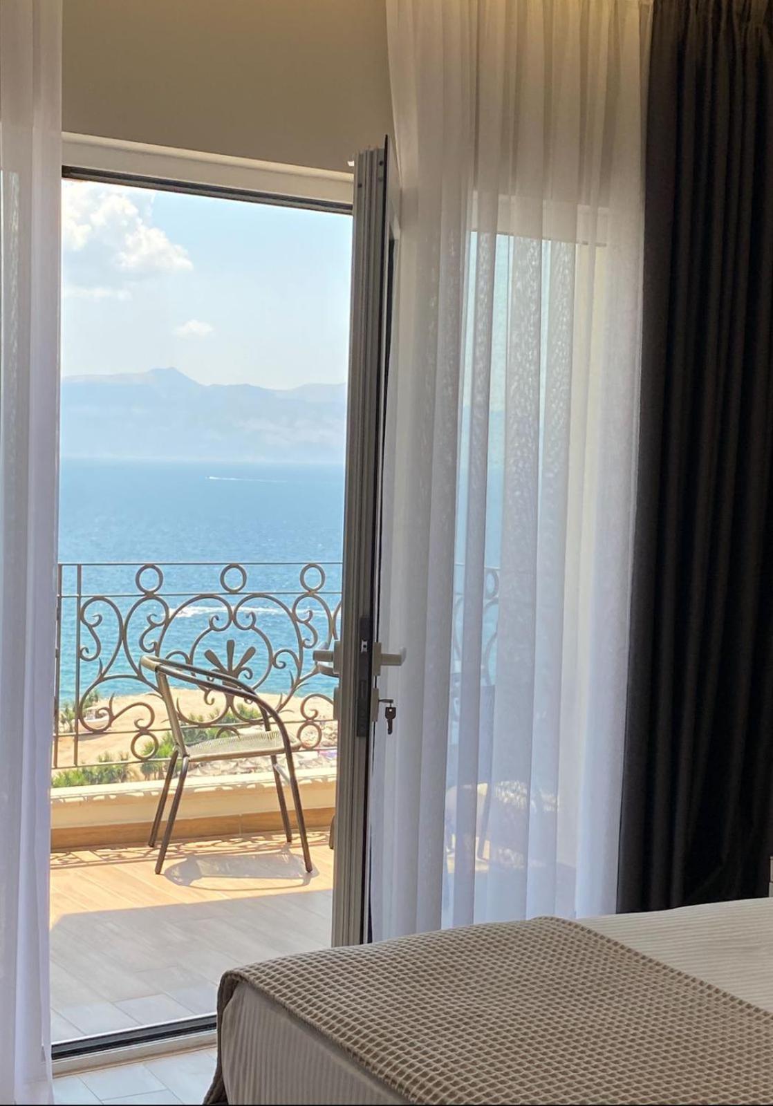 Ami Mar Hotel Sarandë Exteriör bild